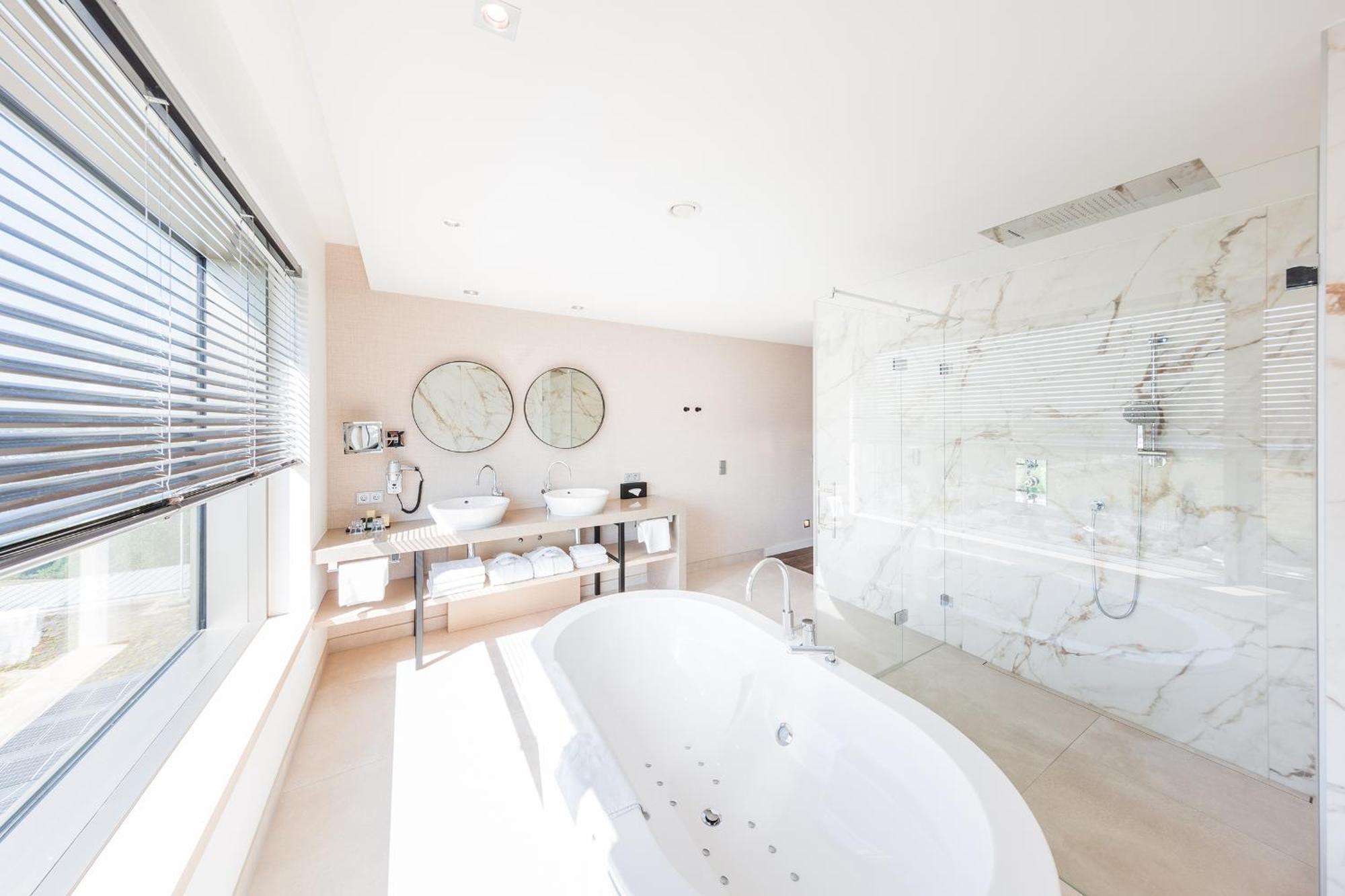 Suite Spa Bath